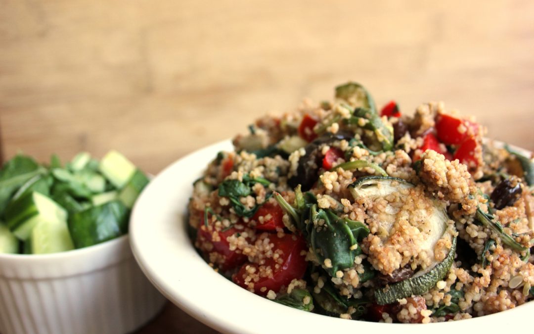 Gemüse Couscous mit Feta und Datteln